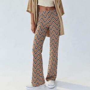 INDUSTRY Printed Pull On Flare Pant Size SP